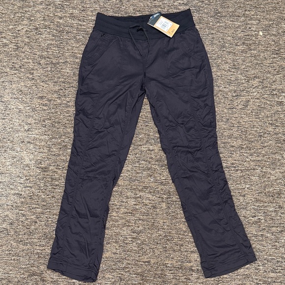 THE NORTH FACE Women's Aphrodite 2.0 Pant TNF Black, Medium Short - Picture 1 of 4